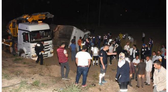 You are currently viewing შატილის გზაზე მომხდარი ავტოკატასტროფის შედეგად 17 ადამიანი დაიღუპა