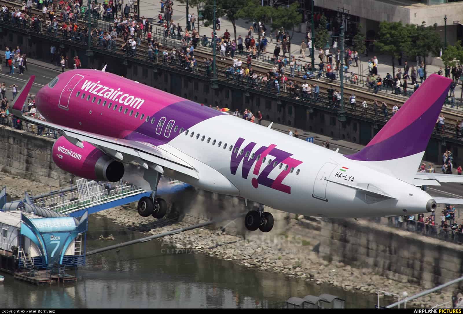 You are currently viewing უნგრეთი საზღვარს კეტავს – WizzAir ფრენებს მნიშვნელოვნად ამცირებს